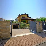 Villasgarda - Leone Vila *